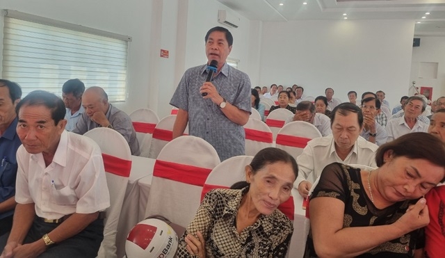 Ông Võ Đồng Lập, Phó Chủ tịch Hội NCT tỉnh Kiên Giang tham gia đóng góp ý kiến tại buổi thảo luận.