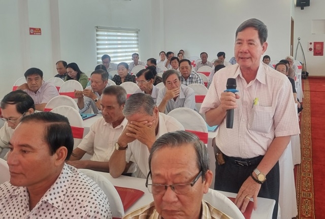 Ông Nguyễn Châu Sơn, Trưởng BĐD Hội NCT tỉnh Bến Tre tham gia đóng góp ý kiến tại buổi thảo luận.