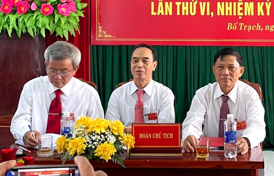 Đoàn Chủ tịch Đại hội