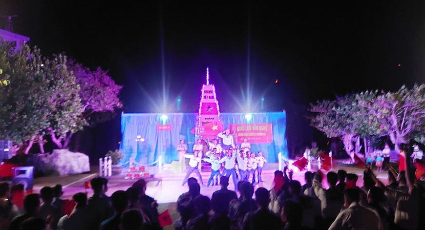 Cán bộ, chiến sĩ đảo Trường Sa giao lưu văn nghệ