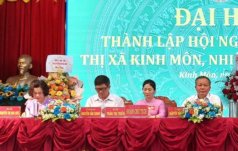 Đoàn Chủ tịch Đại hội