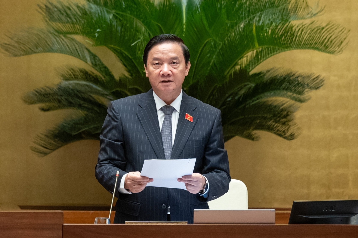 Phó Chủ tịch Quốc hội Nguyễn Khắc Định phát biểu ý kiến tại hội trường