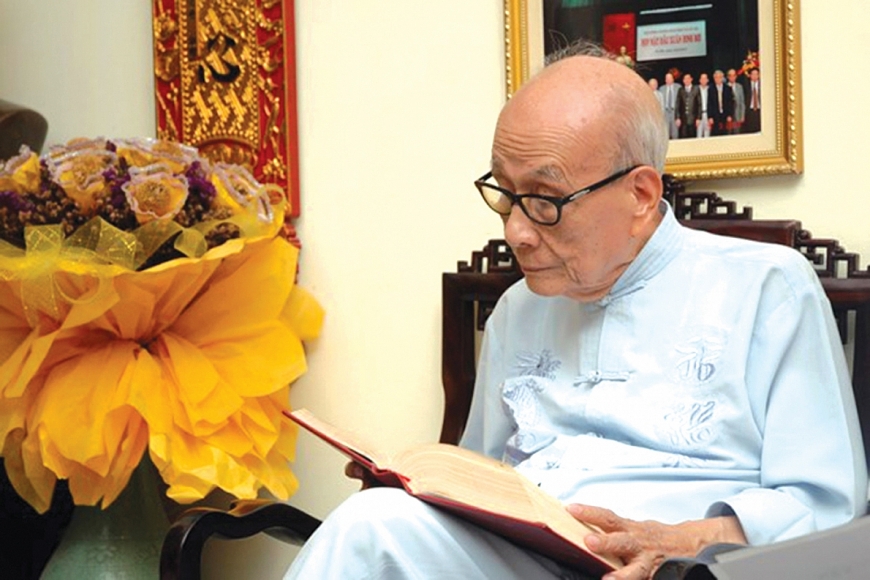 Giáo sư Vũ Khiêu.