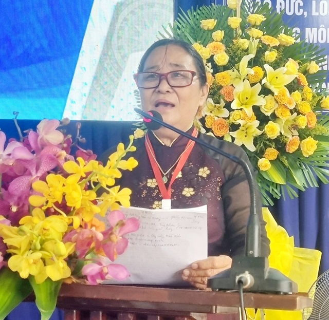 Bà Ngô Thị Hoàng, Trưởng BĐD Hội NCT huyện Củ Chi phát biểu tại Đại hội.