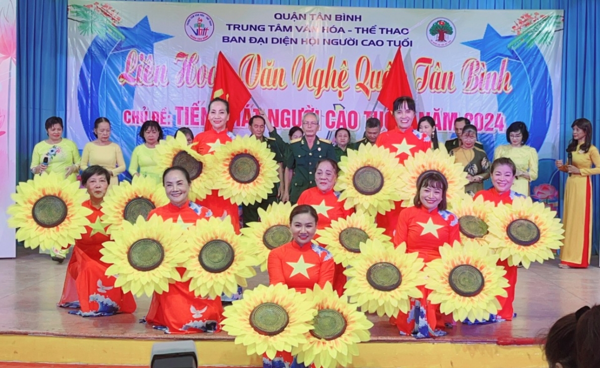 Tưng bừng Liên hoan văn nghệ “Tiếng hát Người cao tuổi” quận Tân Bình