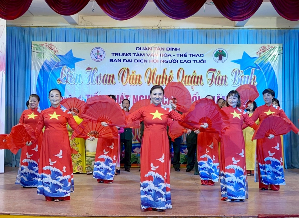 Tưng bừng Liên hoan văn nghệ “Tiếng hát Người cao tuổi” quận Tân Bình