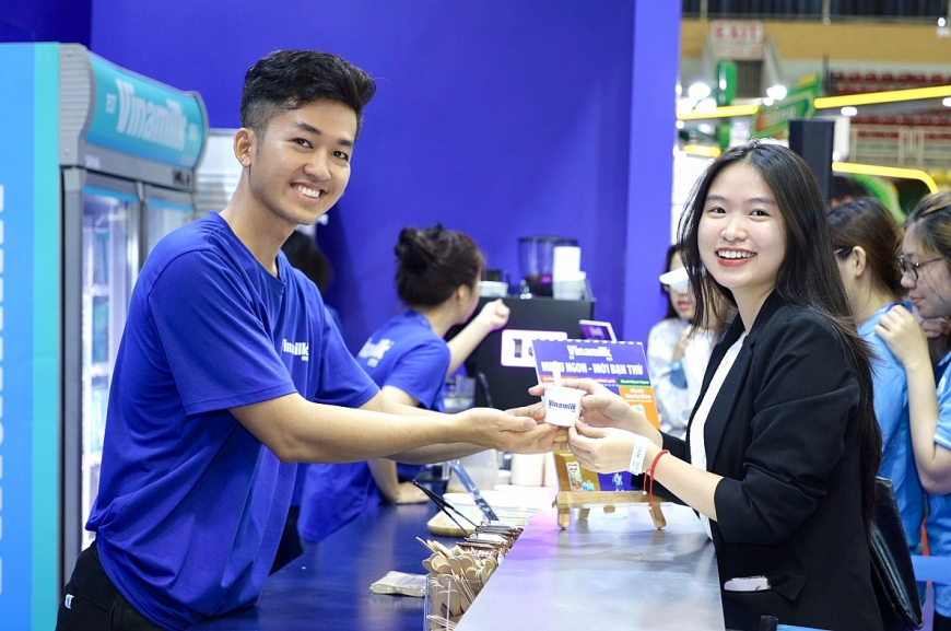 Super Nut Cappuccino, kem tươi Vinamilk Frozen Yogurt, Slush Vfresh Necta Đào… là những món nước sáng tạo, thu hút đông đảo khách đến thử.