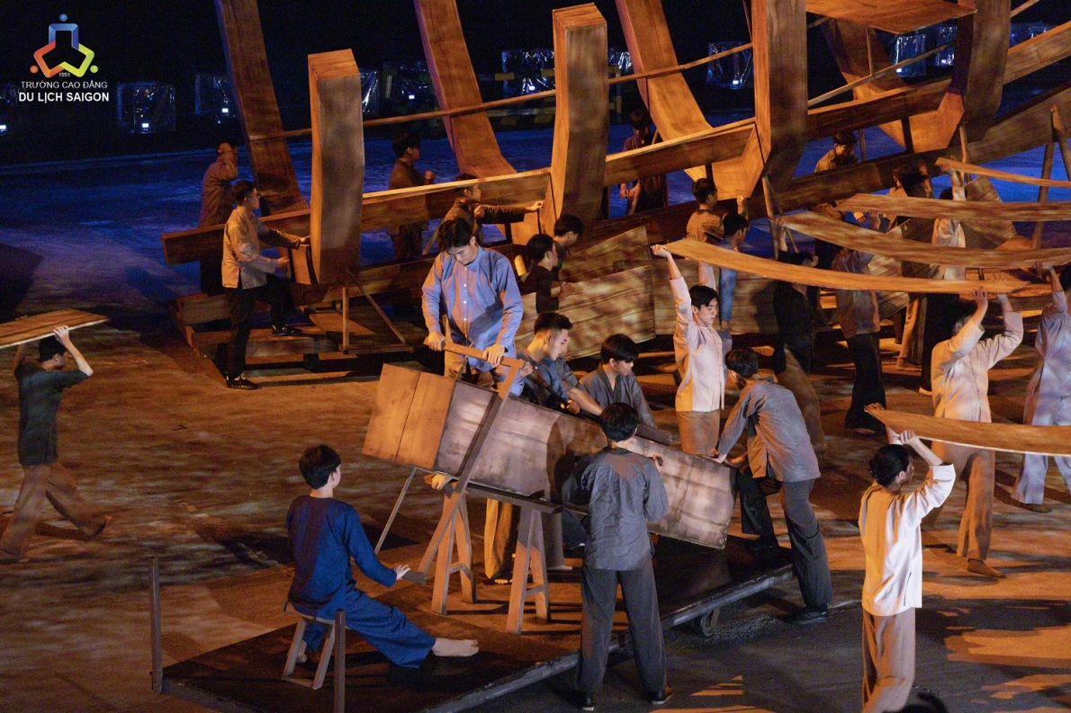 Hơn 300 sinh viên Trường Cao đẳng Du lịch Sài Gòn góp mặt tại đại nhạc kịch “Chuyến tàu huyền thoại”