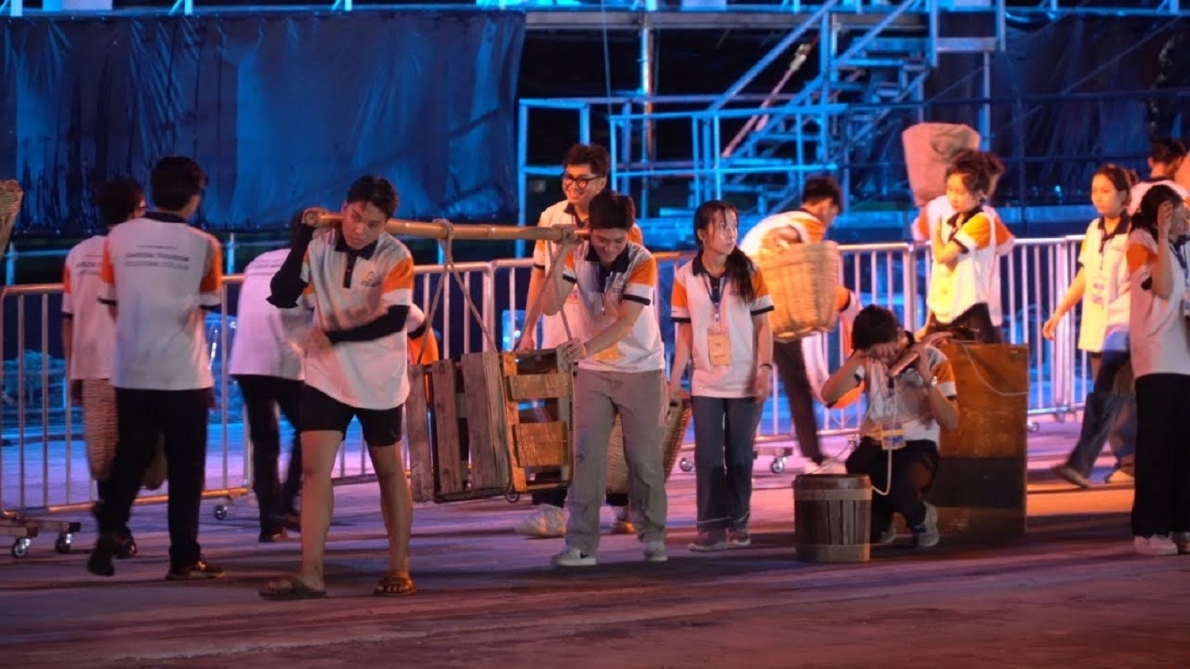 Hơn 300 sinh viên Trường Cao đẳng Du lịch Sài Gòn góp mặt tại đại nhạc kịch “Chuyến tàu huyền thoại”