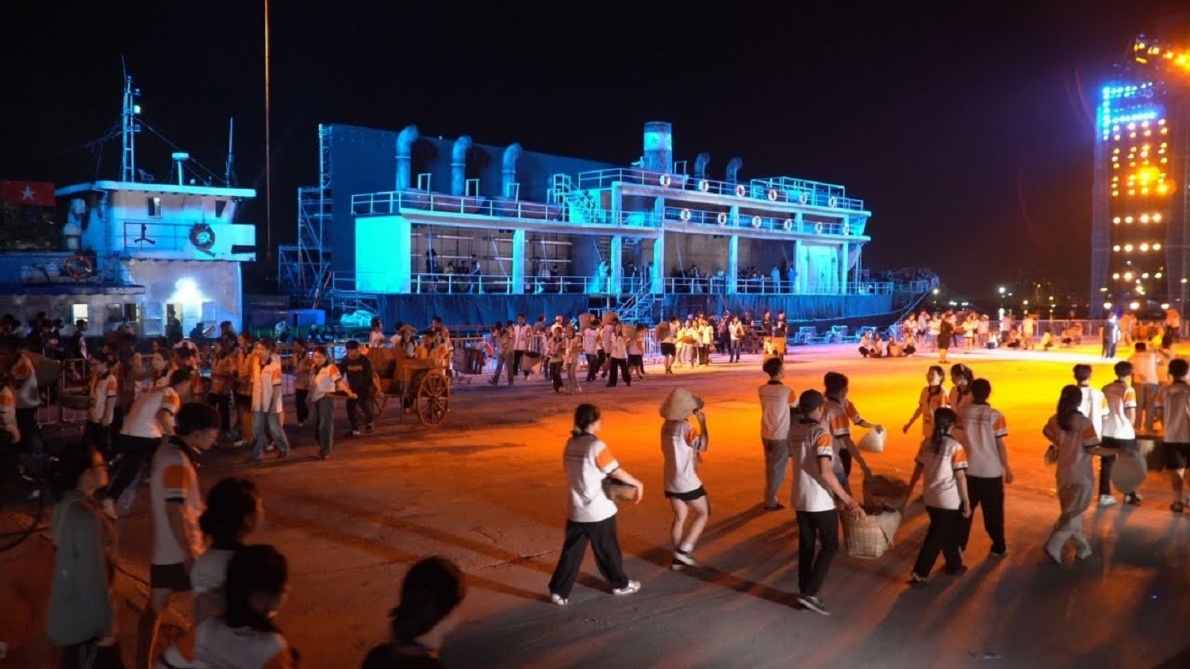 Hơn 300 sinh viên Trường Cao đẳng Du lịch Sài Gòn góp mặt tại đại nhạc kịch “Chuyến tàu huyền thoại”