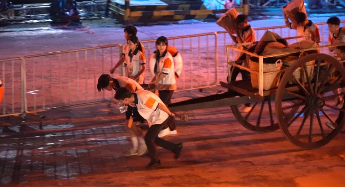 Hơn 300 sinh viên Trường Cao đẳng Du lịch Sài Gòn góp mặt tại đại nhạc kịch “Chuyến tàu huyền thoại”