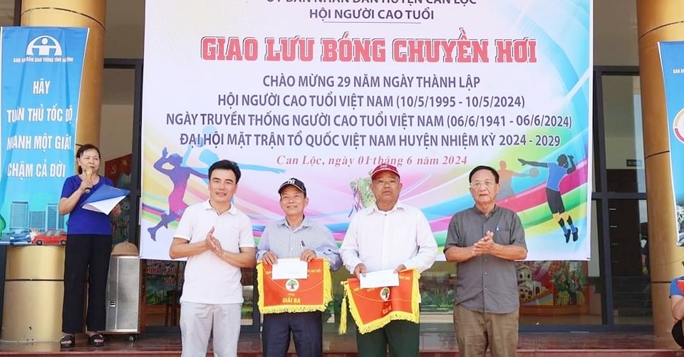 Sôi nổi Giải bóng chuyền hơi NCT huyện Can Lộc, tỉnh Hà Tĩnh