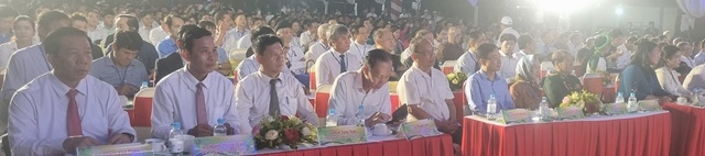 Các đại biểu dự lễ khai mạc