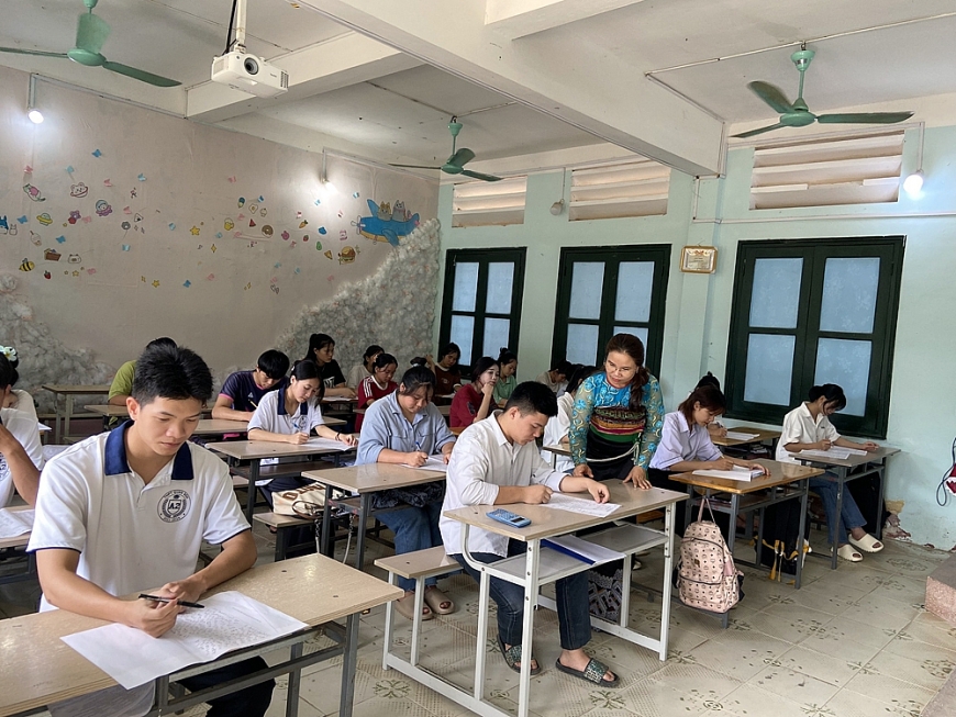 Thầy và trò trường vùng biên dồn lực ôn thi ‘vượt vũ môn’ THPT