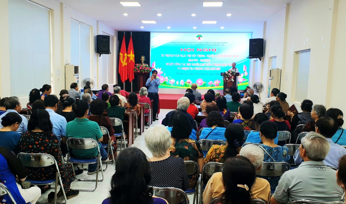 Hội nghị sơ kết công tác Hội NCT phường Giảng Võ gắn với kỉ niệm 83 năm Ngày truyền thống NCT, Ngày NCT Việt Nam (6-6)