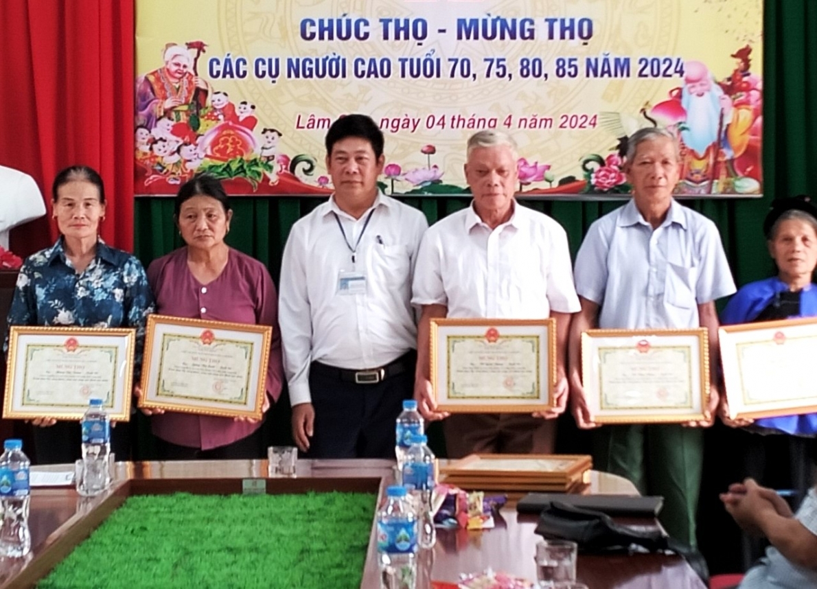 Chúc thọ mừng thọ NCT tại huyện Chi Lăng, tỉnh Lạng Sơn