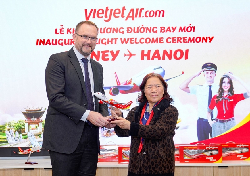 Lãnh đạo Vietjet cảm ơn Chính phủ, các cơ quan, tổ chức, doanh nghiệp hai nước đã luôn ủng hộ và đồng hành cùng Vietjet. Ảnh: Quang Nguyễn.
