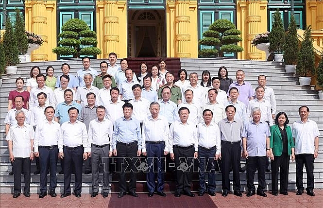 Chủ tịch nước Tô Lâm với các thành viên Ban Chỉ đạo. Ảnh: Nhan Sáng/TTXVN