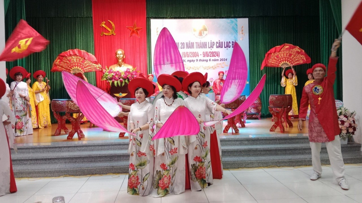 Vang mãi tiếng hát người cao tuổi