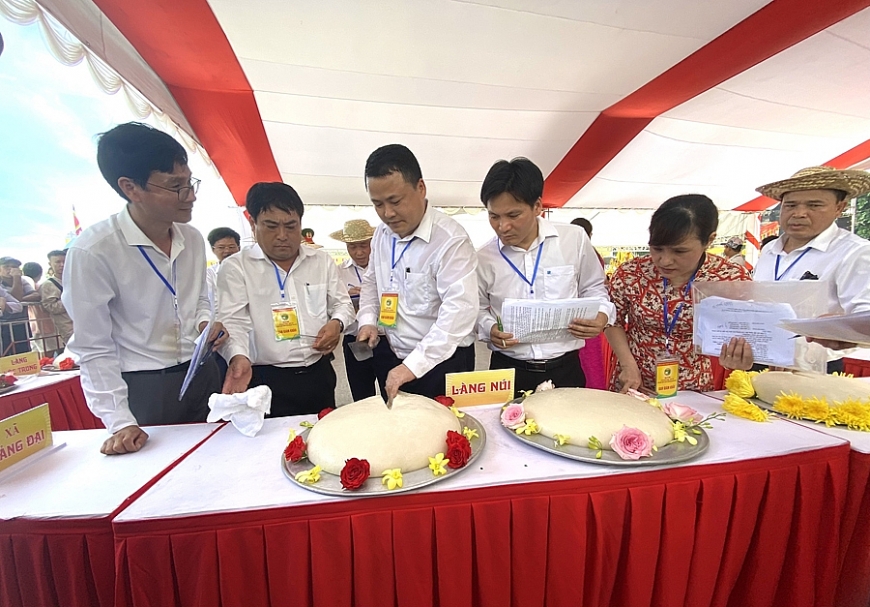 Lễ hội Bánh chưng - Bánh giầy thể hiện khát vọng của người dân phố biển