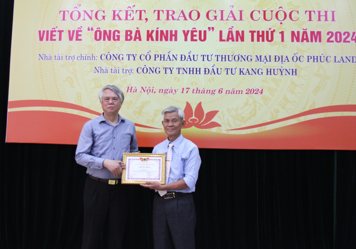 Ông bà luôn dành tình yêu thương cho cháu, để có cuộc sống hạnh phúc