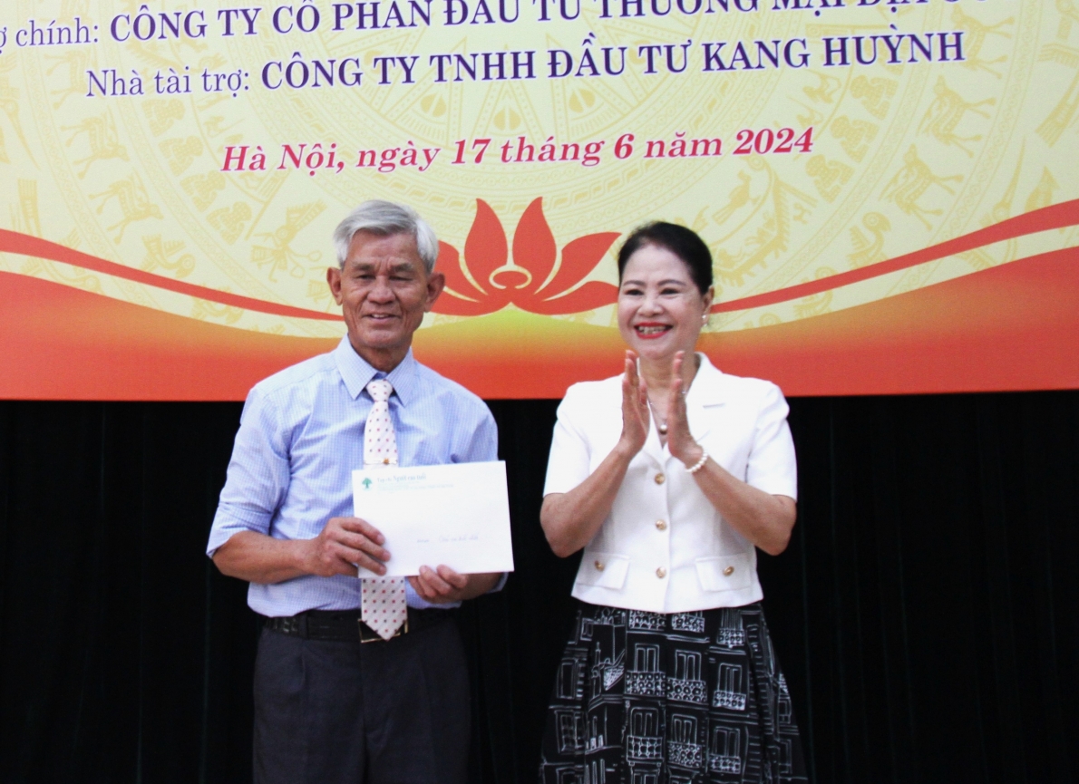 Ông bà luôn dành tình yêu thương cho cháu, để có cuộc sống hạnh phúc