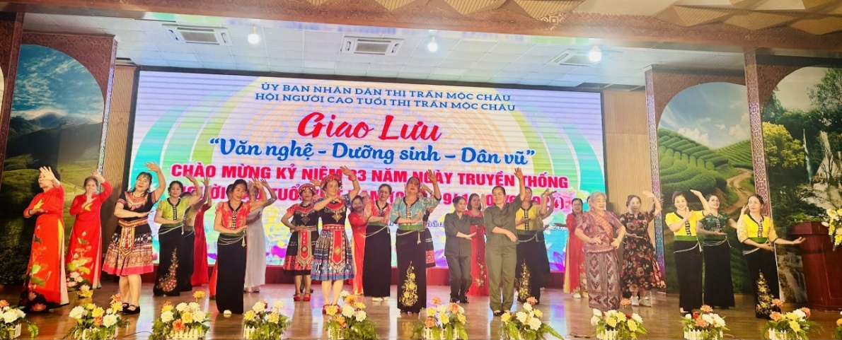 Tiết mục văn nghệ tại buổi giao lưu