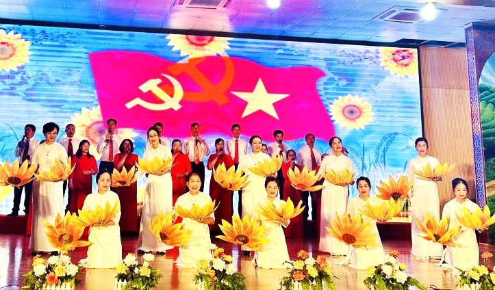 Tiết mục văn nghệ tại buổi giao lưu