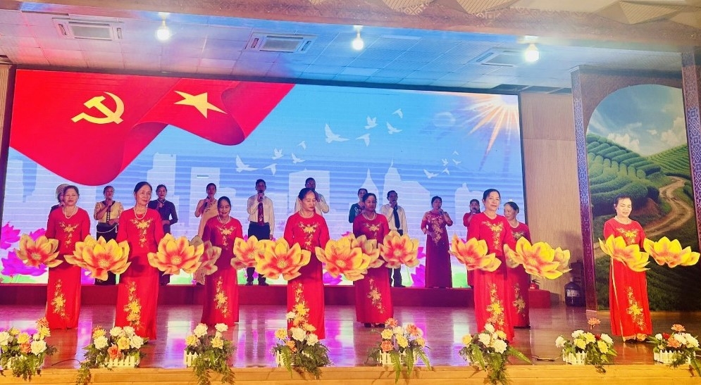 Tiết mục văn nghệ tại buổi giao lưu