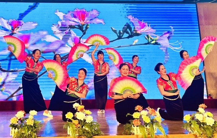 Tiết mục văn nghệ tại buổi giao lưu