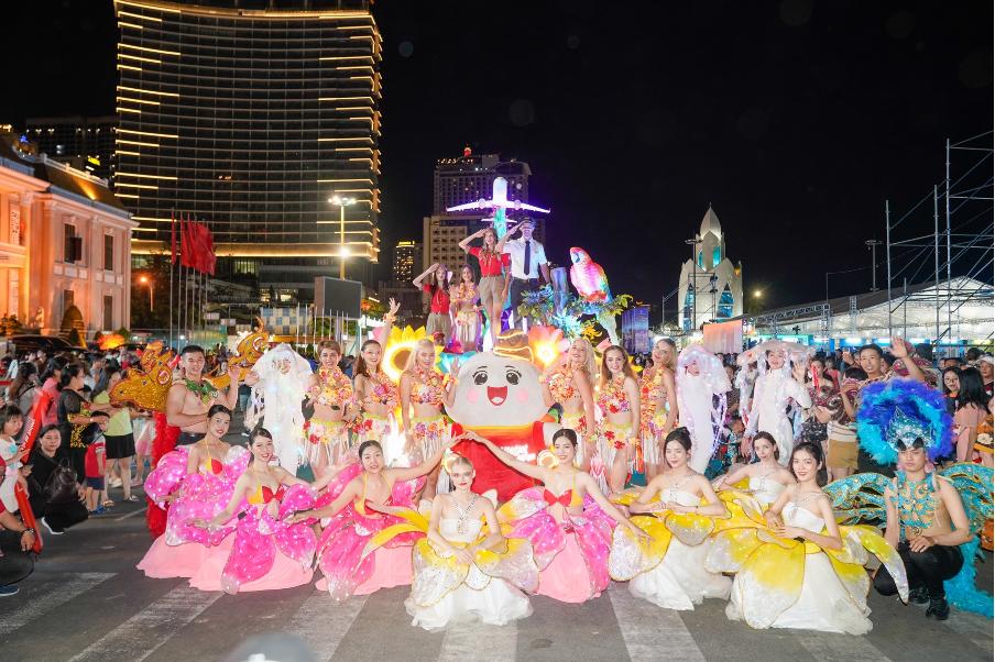 Bay đến Nha Trang, tham gia lễ hội diễu hành cùng Vietjet: Mùa hè rộn ràng không thể quên