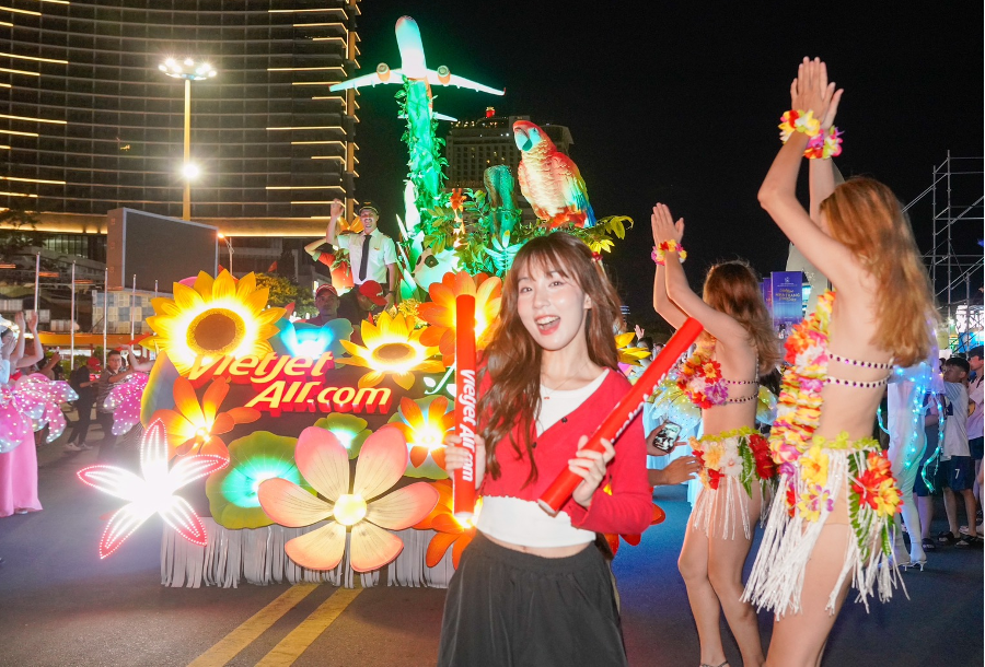 Bay đến Nha Trang, tham gia lễ hội diễu hành cùng Vietjet: Mùa hè rộn ràng không thể quên