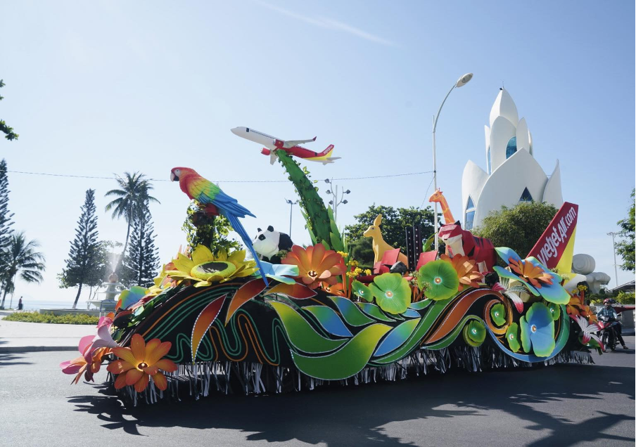 Bay đến Nha Trang, tham gia lễ hội diễu hành cùng Vietjet: Mùa hè rộn ràng không thể quên
