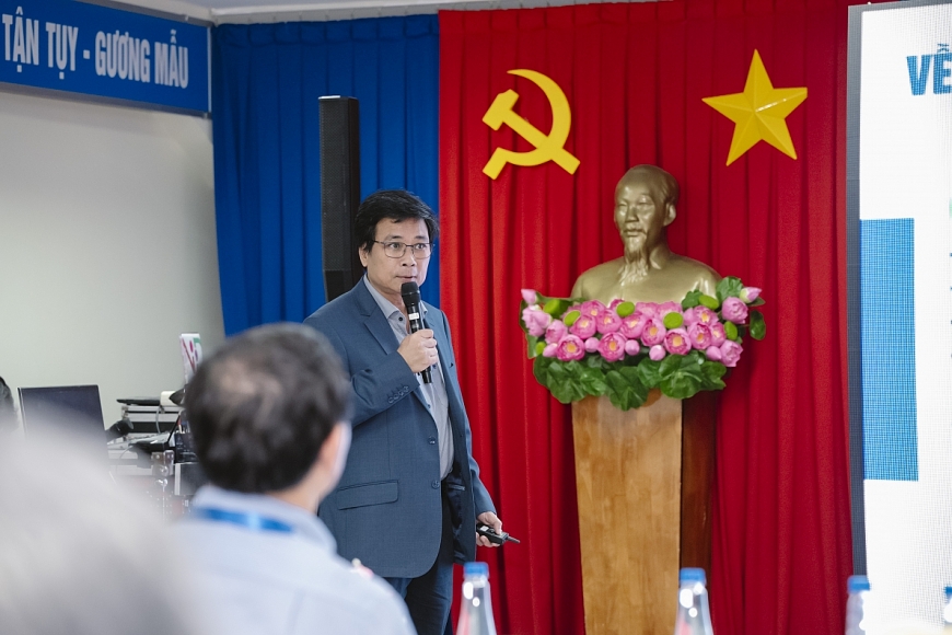 Ông Lê Hoàng Minh chia sẻ về cách Vinamilk ứng dụng kinh tế tuần hoàn vào nông nghiệp để phát triển bền vững, hướng đến Net Zero