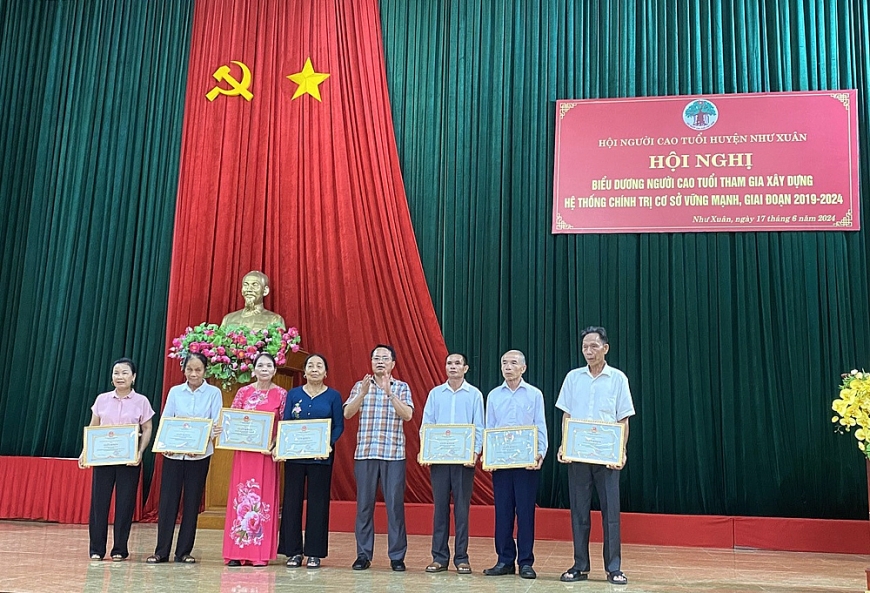 Biểu dương 53 NCT tham gia xây dựng hệ thống chính trị cơ sở