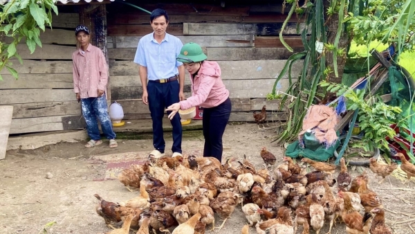 Khi đồng bào thương nữ cán bộ mặt trận