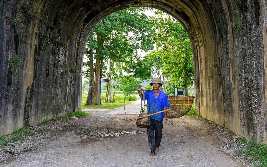 Khoảnh khắc bình yên trong tòa thành cổ