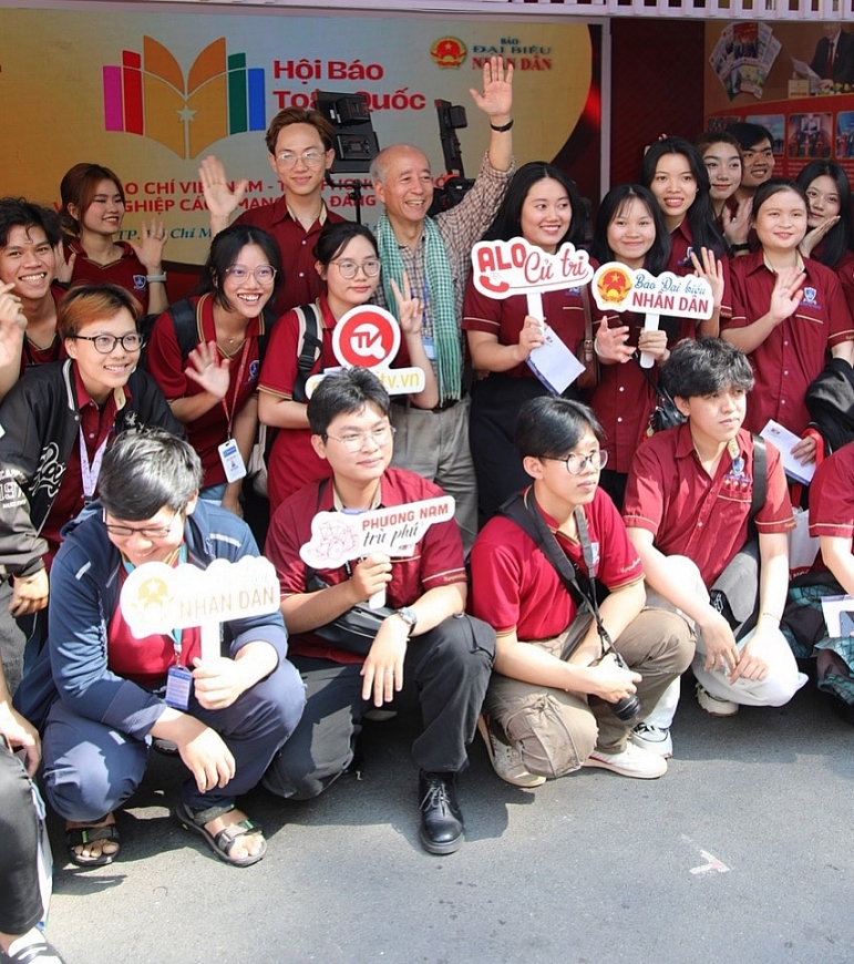 Người thầy say sưa với sự nghiệp báo chí truyền thông