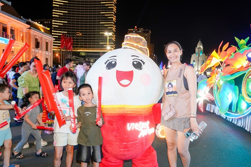 Cùng Amy và Vietjet khuấy động lễ hội hè, “Bay khắp thế giới, làm mới chính mình”