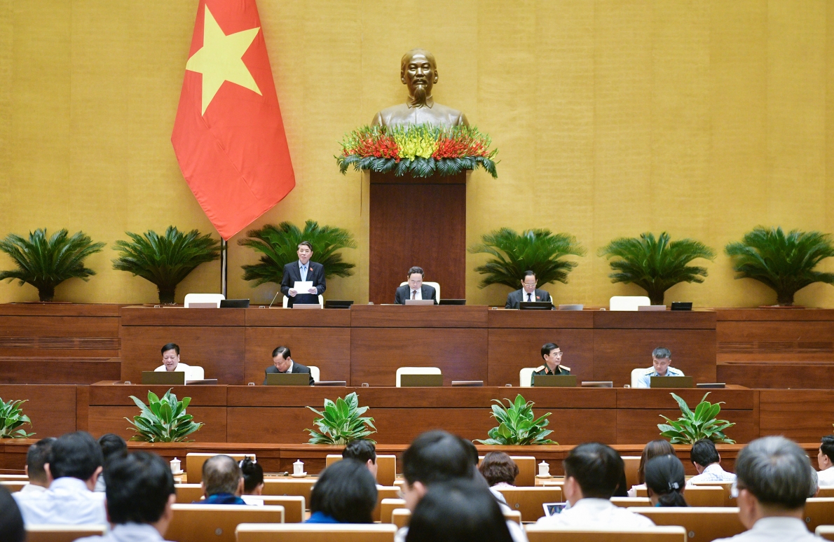 Đại tướng Phan Văn Giang trình bày Tờ trình về dự án Luật Phòng không nhân dân