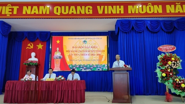 Ông Phạm Ngọc Thành, Trưởng BĐD Hội NCT tỉnh Bạc Liêu góp ý kiến thảo luận tại Đại hội.