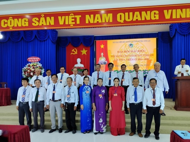 Ban chấp hành Hội NCT huyện Vĩnh Lợi khóa I, nhiệm kỳ 2021-2026 ra mắt Đại hội.