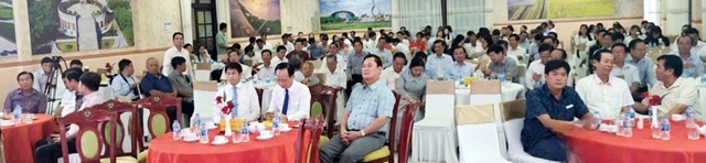 Các đại biểu dự buổi họp mặt