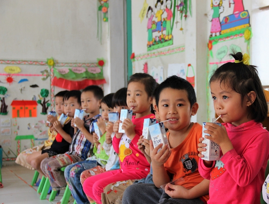 “Đầu tư vào phát triển thể lực và trí lực cho thế hệ tương lai là góp phần phát triển nòi giống của dân tộc, là đầu tư vào phát triển bền vững mang tính chiến lược quốc gia”.