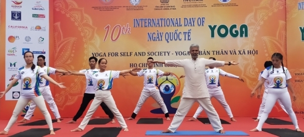 Tổ chức đồng diễn Yoga nhân Ngày quốc tế Yoga lần thứ 10