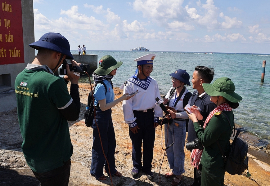 Tác nghiệp nơi đầu sóng, ngọn gió