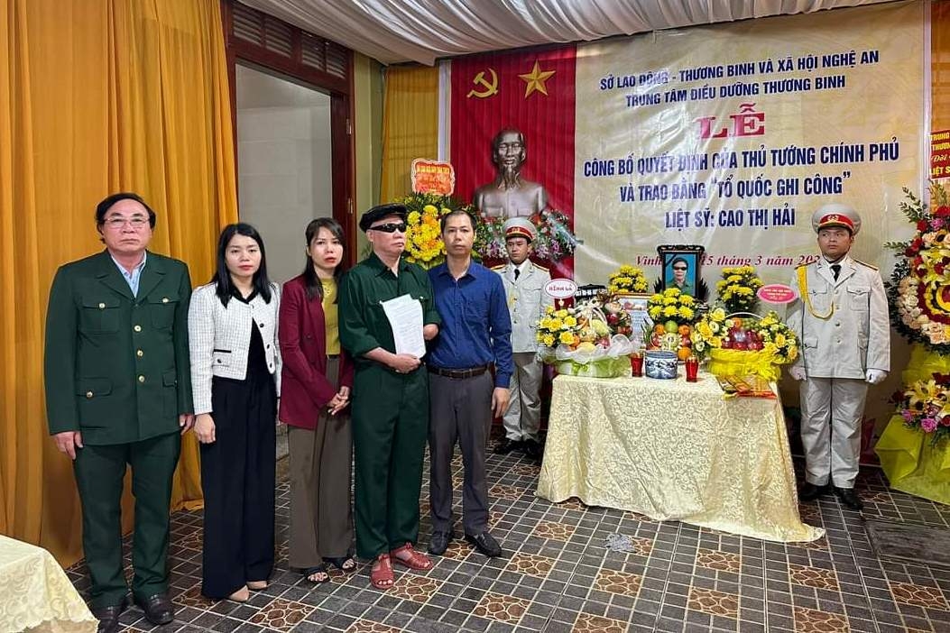 Chuyện tình cảm động của vợ chồng thương binh mù