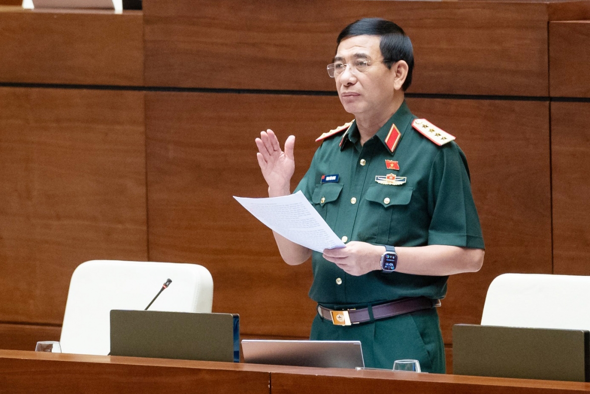 Đại tướng Phan Văn Giang trao đổi về việc quản lý máy bay không người lái