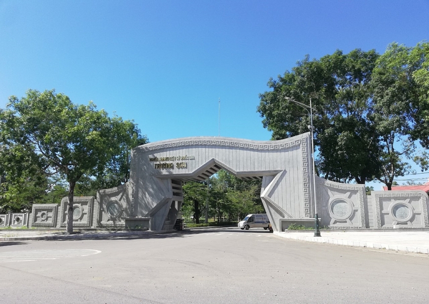 : Nghĩa trang liệt sĩ Quốc gia Trường Sơn.