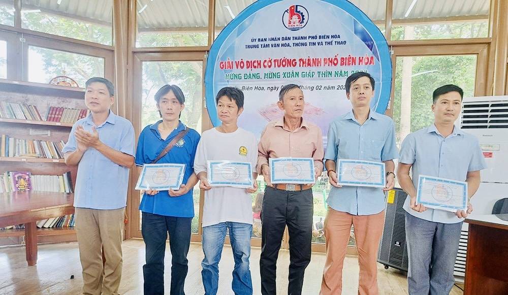 Các cụ tham gia Giải cờ tướng TP. Biên Hòa mừng Đảng, mừng Xuân Giáp Thìn 2024